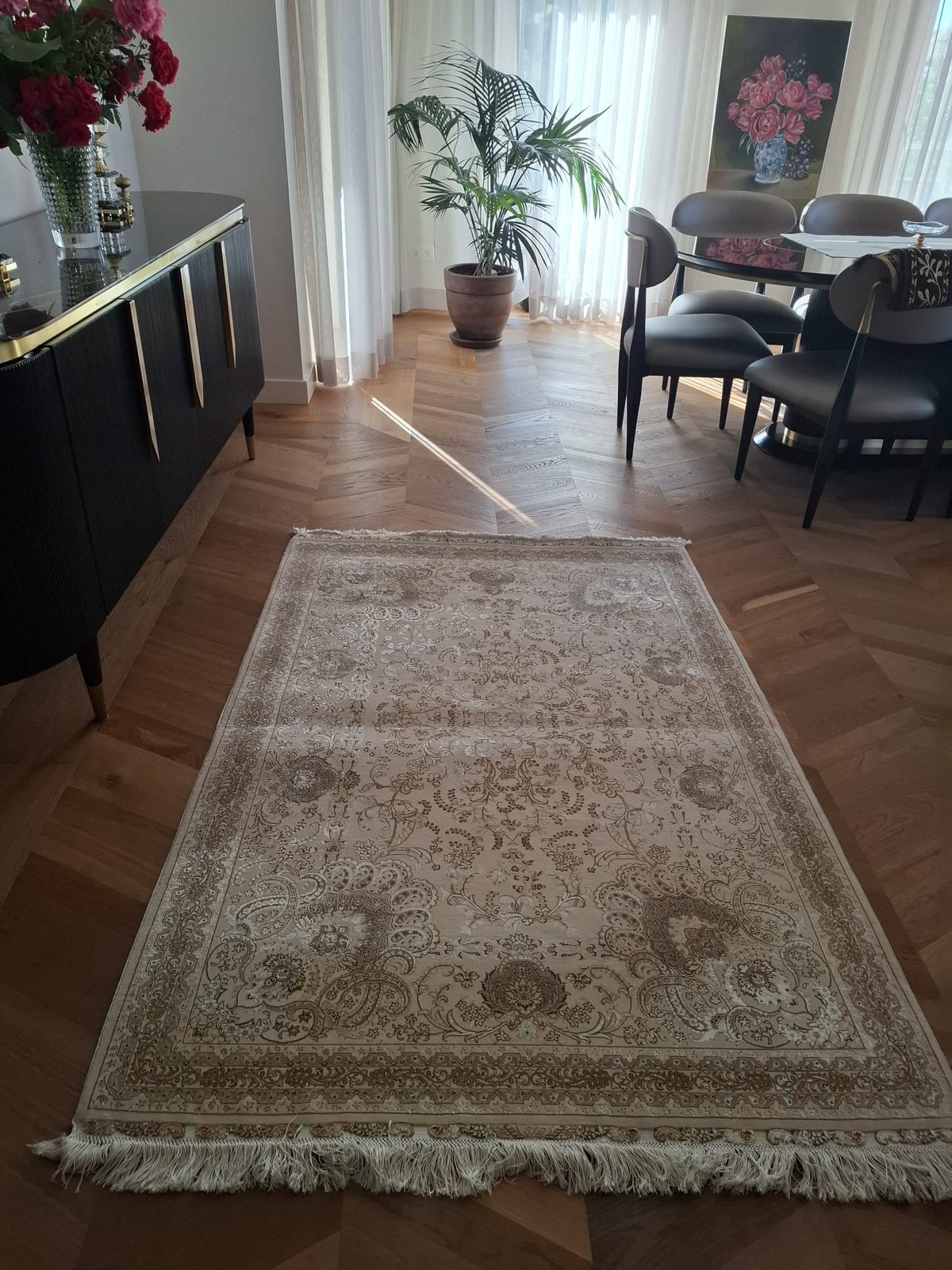 Halı serili salon